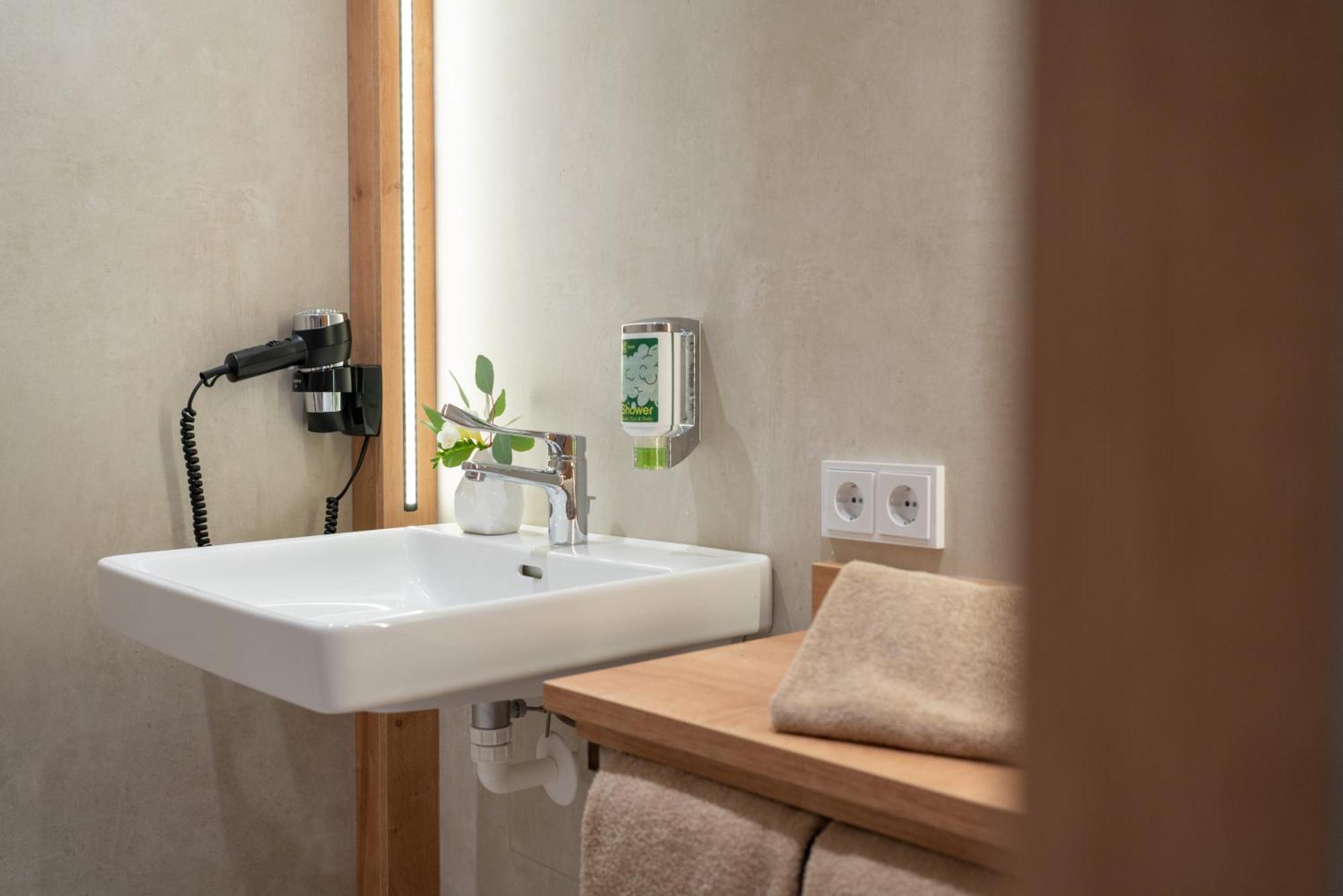 Eee Hotel Eberstalzell المظهر الخارجي الصورة